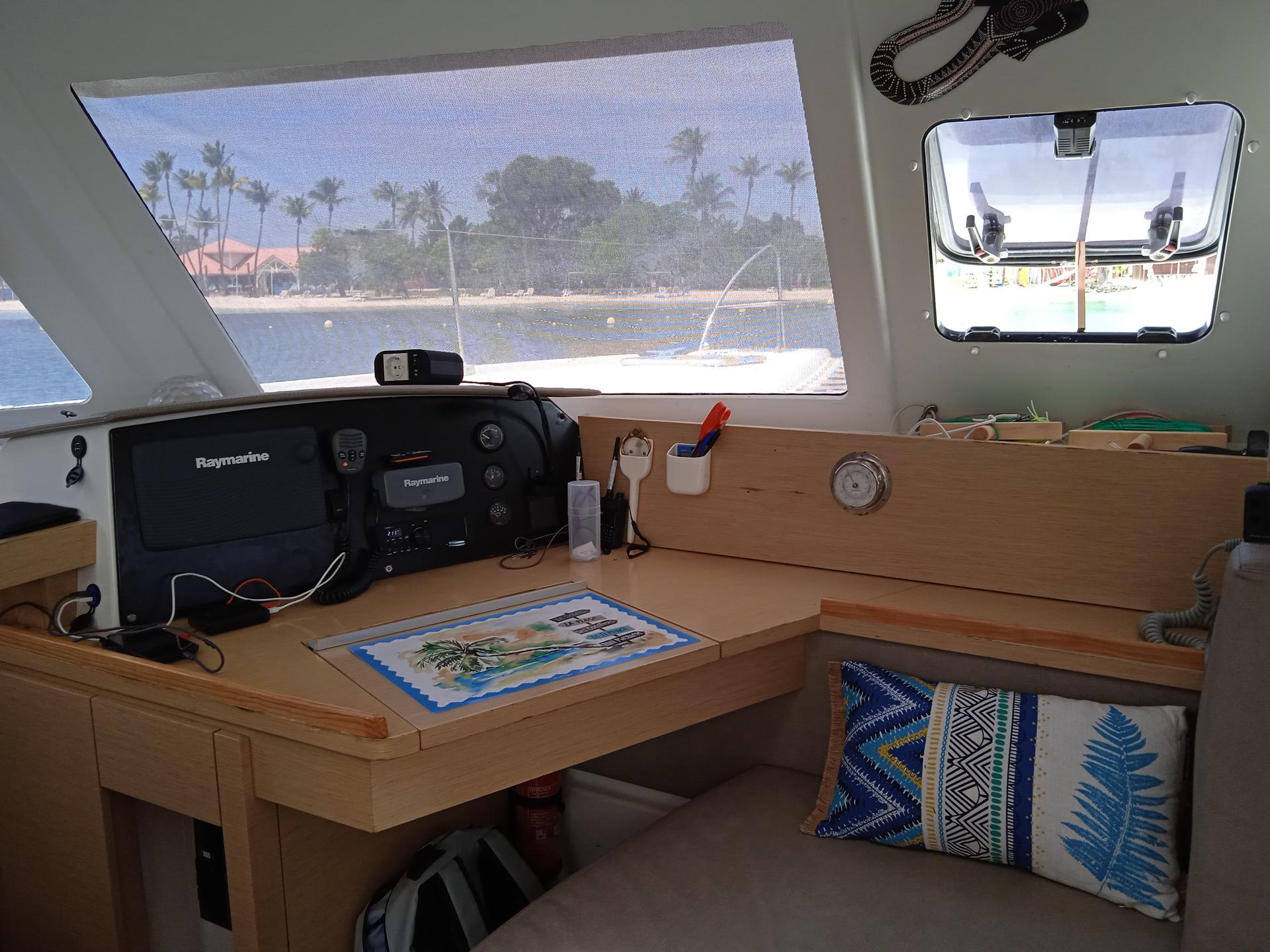 slider 29 Fountaine Pajot Helia 44